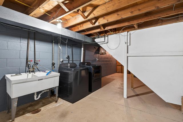 8806 18th Avenue S, Bloomington, MN 55425