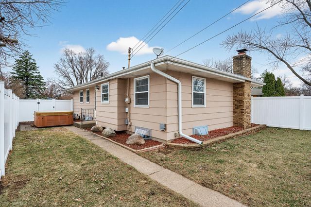 8806 18th Avenue S, Bloomington, MN 55425