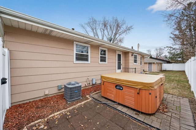 8806 18th Avenue S, Bloomington, MN 55425