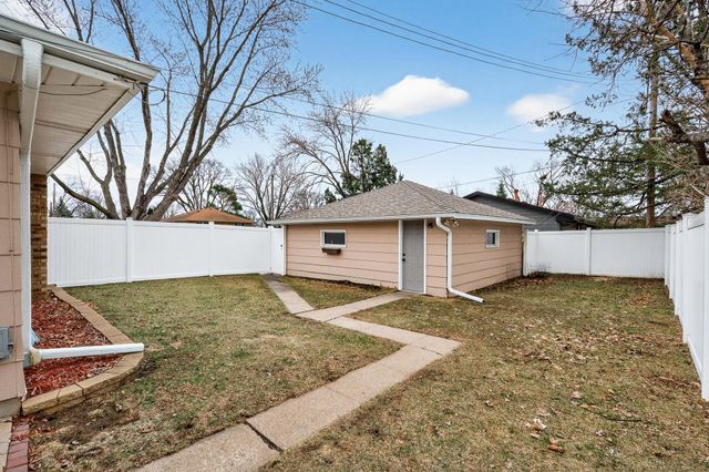 8806 18th Avenue S, Bloomington, MN 55425