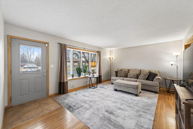 8806 18th Avenue S, Bloomington, MN 55425