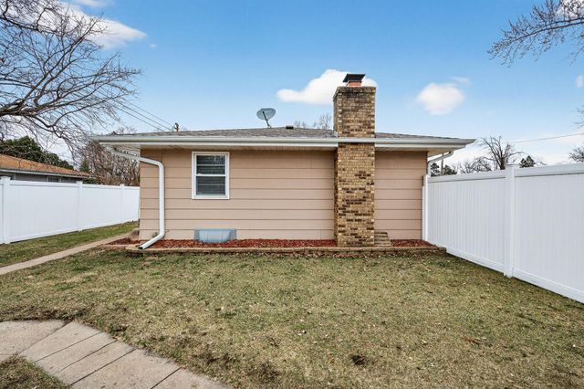 8806 18th Avenue S, Bloomington, MN 55425