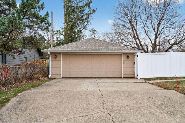 8806 18th Avenue S, Bloomington, MN 55425