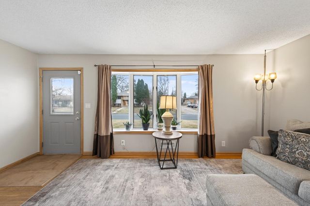 8806 18th Avenue S, Bloomington, MN 55425