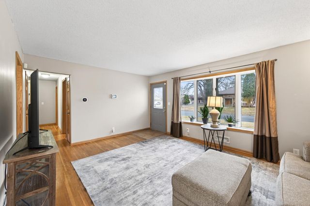 8806 18th Avenue S, Bloomington, MN 55425