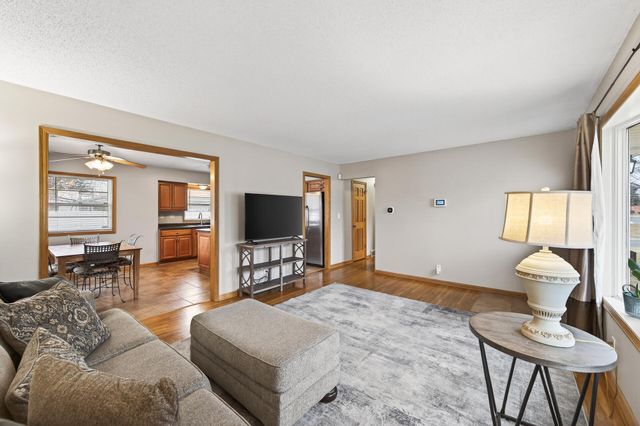 8806 18th Avenue S, Bloomington, MN 55425