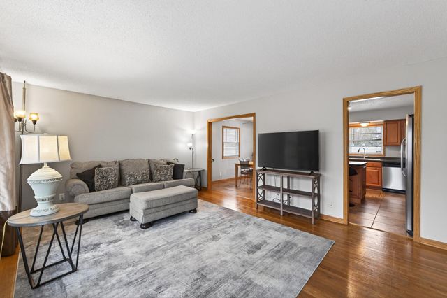 8806 18th Avenue S, Bloomington, MN 55425