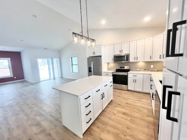 2106 Aruba Drive, Bedford, IN 47421