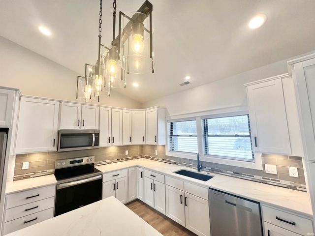 2106 Aruba Drive, Bedford, IN 47421