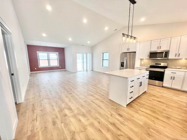 2106 Aruba Drive, Bedford, IN 47421