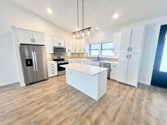 2106 Aruba Drive, Bedford, IN 47421