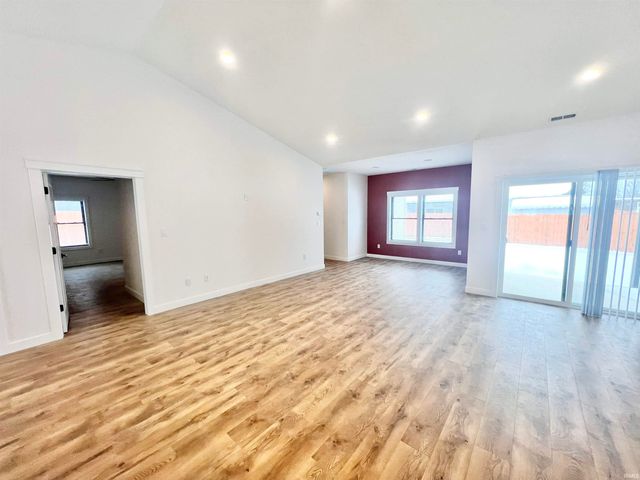 2106 Aruba Drive, Bedford, IN 47421