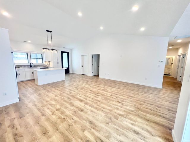 2106 Aruba Drive, Bedford, IN 47421