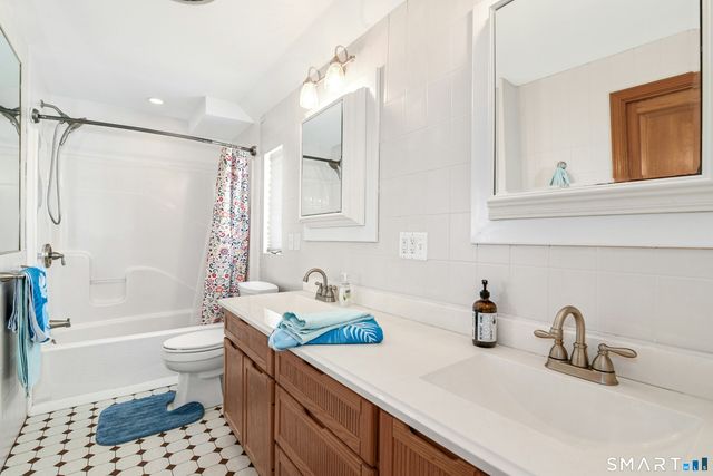 11 Waterbury Avenue, Milford, CT 06460