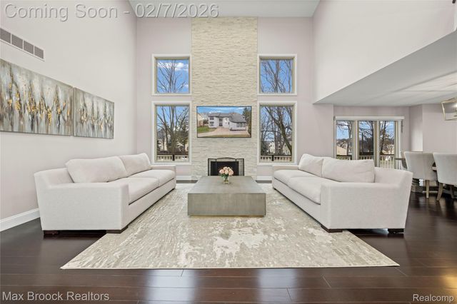 31189 Country Ridge Circle, Farmington Hills, MI 48331