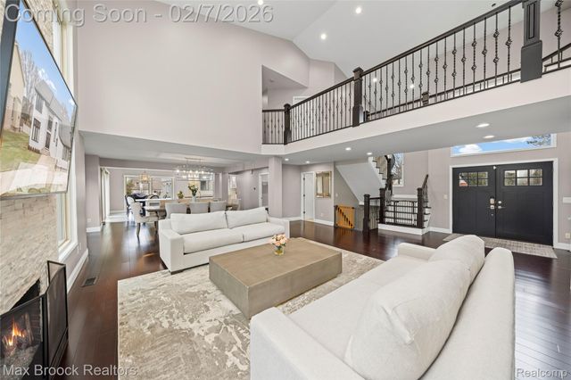 31189 Country Ridge Circle, Farmington Hills, MI 48331