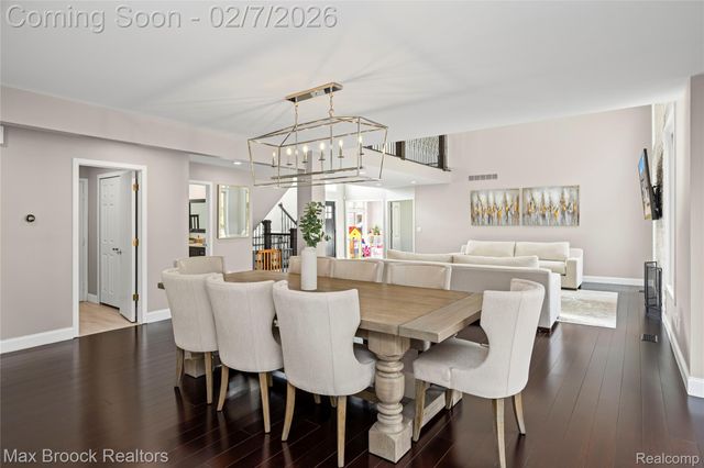 31189 Country Ridge Circle, Farmington Hills, MI 48331