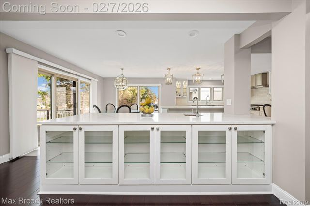 31189 Country Ridge Circle, Farmington Hills, MI 48331