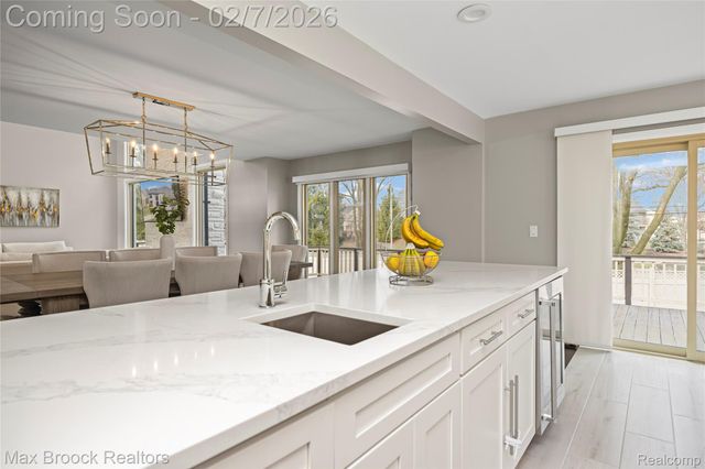 31189 Country Ridge Circle, Farmington Hills, MI 48331