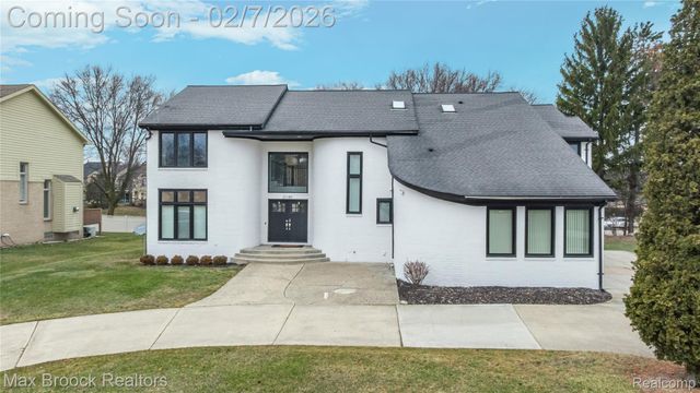 31189 Country Ridge Circle, Farmington Hills, MI 48331