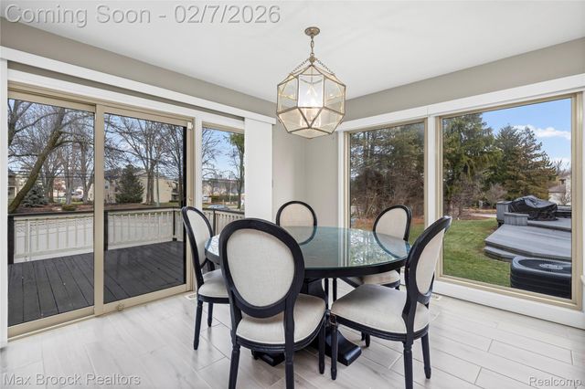 31189 Country Ridge Circle, Farmington Hills, MI 48331