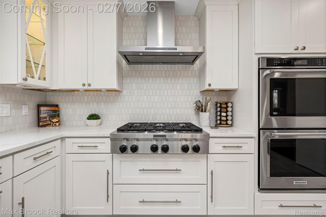 31189 Country Ridge Circle, Farmington Hills, MI 48331