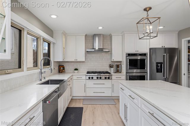 31189 Country Ridge Circle, Farmington Hills, MI 48331