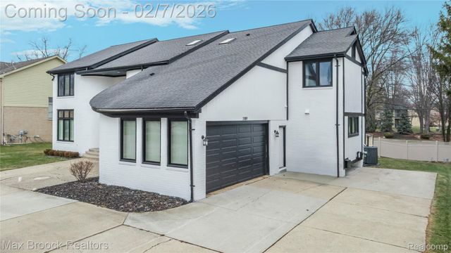 31189 Country Ridge Circle, Farmington Hills, MI 48331