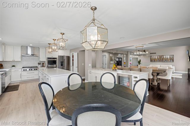 31189 Country Ridge Circle, Farmington Hills, MI 48331