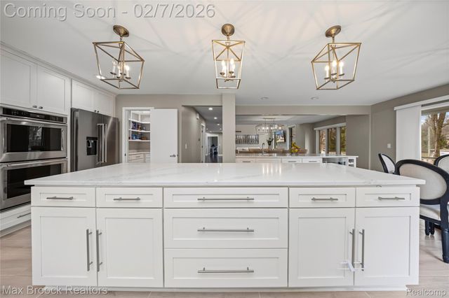 31189 Country Ridge Circle, Farmington Hills, MI 48331