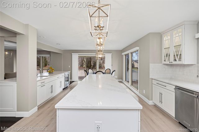 31189 Country Ridge Circle, Farmington Hills, MI 48331