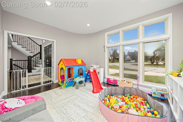 31189 Country Ridge Circle, Farmington Hills, MI 48331