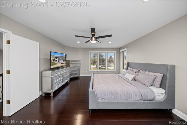 31189 Country Ridge Circle, Farmington Hills, MI 48331