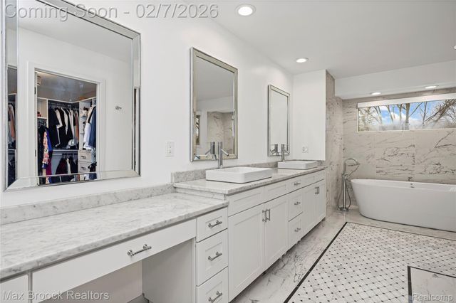 31189 Country Ridge Circle, Farmington Hills, MI 48331