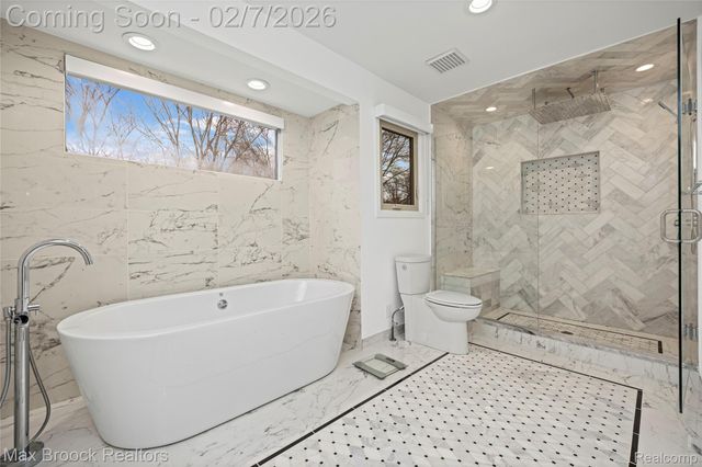 31189 Country Ridge Circle, Farmington Hills, MI 48331