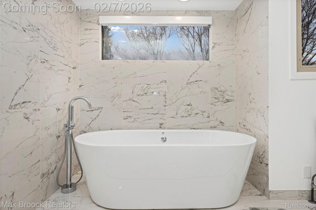 31189 Country Ridge Circle, Farmington Hills, MI 48331