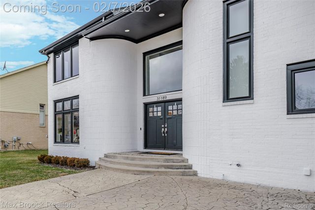 31189 Country Ridge Circle, Farmington Hills, MI 48331