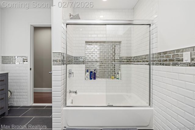 31189 Country Ridge Circle, Farmington Hills, MI 48331