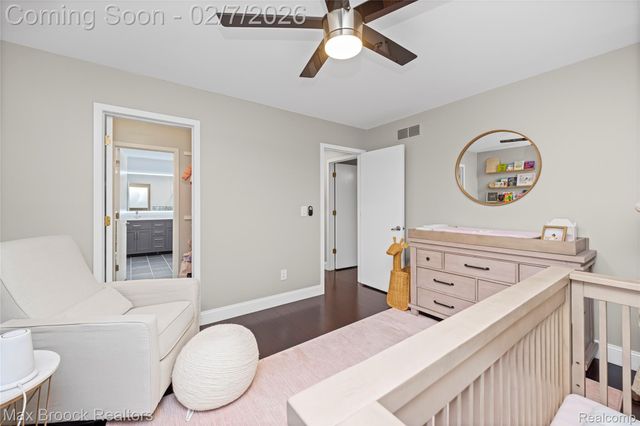 31189 Country Ridge Circle, Farmington Hills, MI 48331