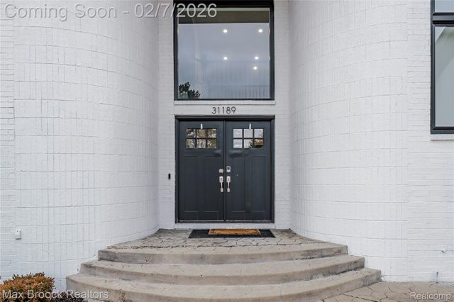 31189 Country Ridge Circle, Farmington Hills, MI 48331