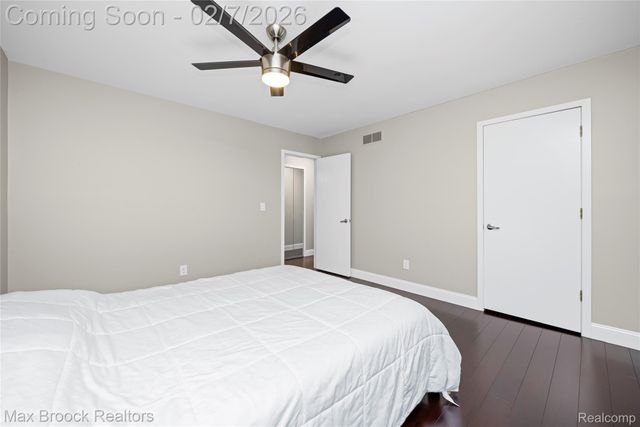 31189 Country Ridge Circle, Farmington Hills, MI 48331