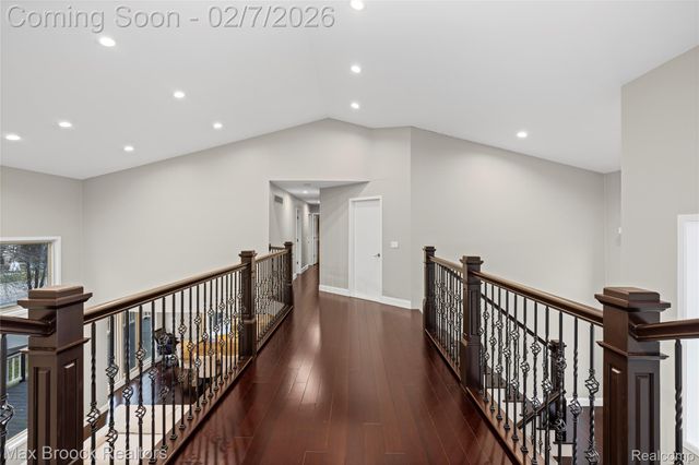 31189 Country Ridge Circle, Farmington Hills, MI 48331