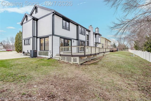 31189 Country Ridge Circle, Farmington Hills, MI 48331
