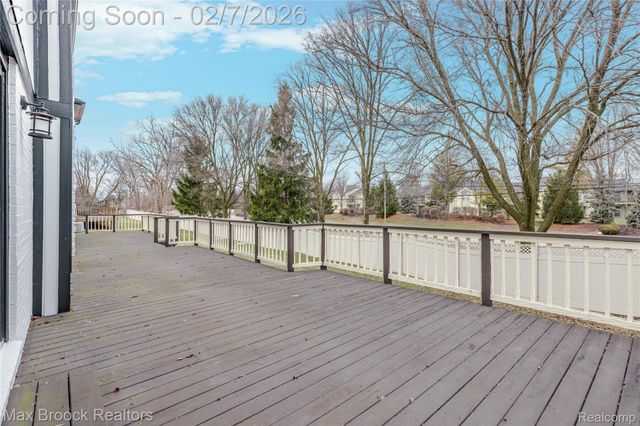 31189 Country Ridge Circle, Farmington Hills, MI 48331