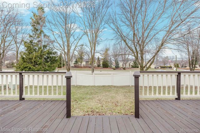 31189 Country Ridge Circle, Farmington Hills, MI 48331