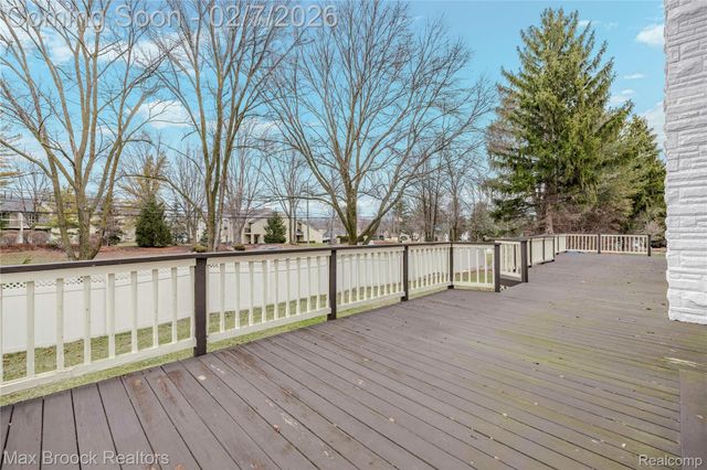 31189 Country Ridge Circle, Farmington Hills, MI 48331