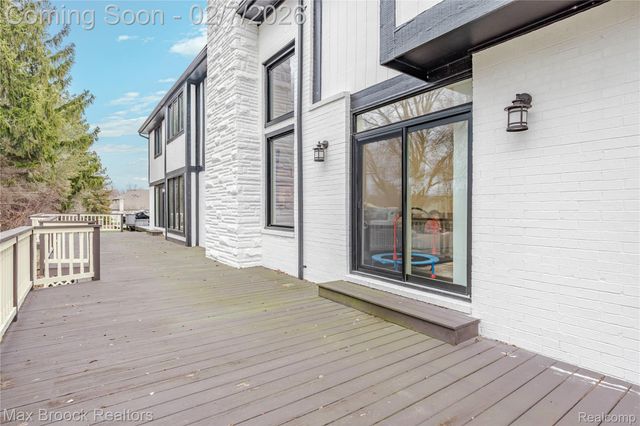 31189 Country Ridge Circle, Farmington Hills, MI 48331