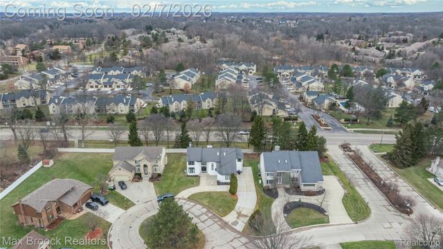 31189 Country Ridge Circle, Farmington Hills, MI 48331