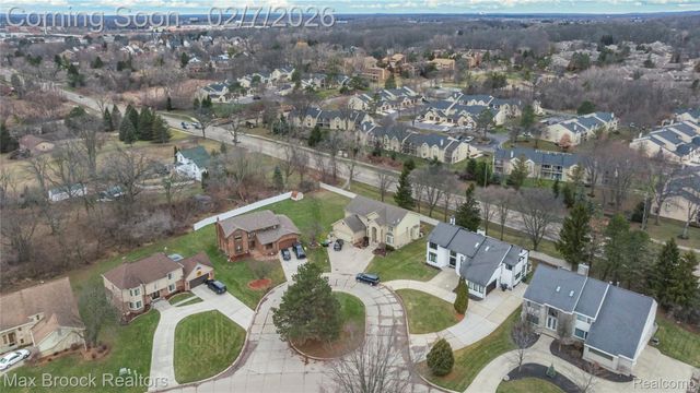 31189 Country Ridge Circle, Farmington Hills, MI 48331