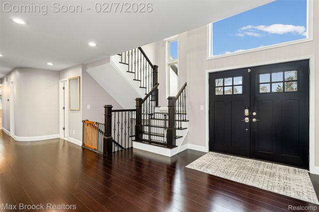 31189 Country Ridge Circle, Farmington Hills, MI 48331